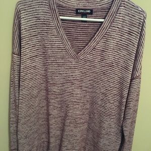 EUC V-NECK SOFT KNIT TOP